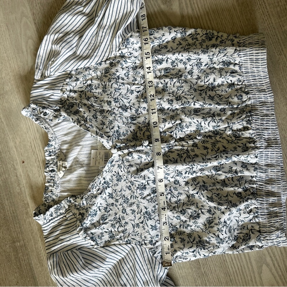 NWT American Eagle Outfitters Blue and White Floral Crop Top Medium - Picture 10 of 12
